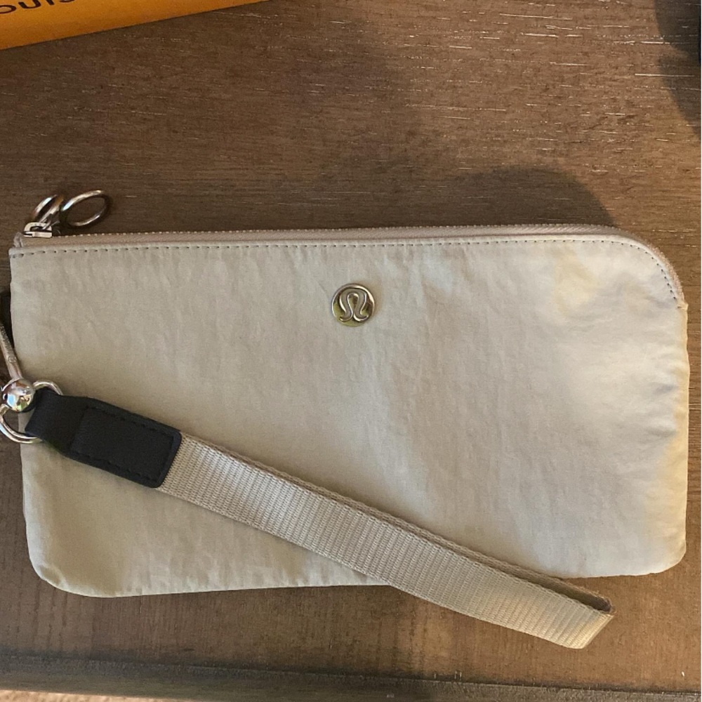 LULULEMON CLUTCH